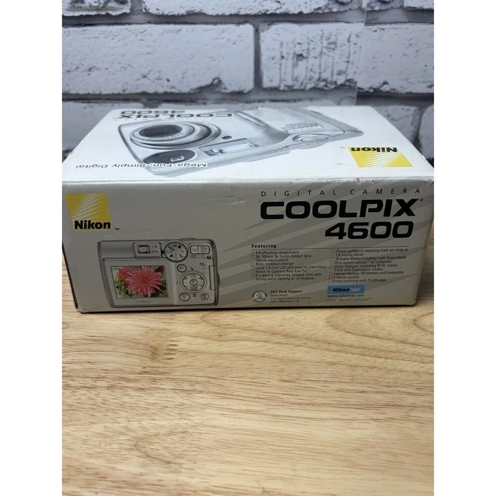 Nikon Coolpix 4600 Digital Camera Silver Tested Works w Box Charger Case SD Card